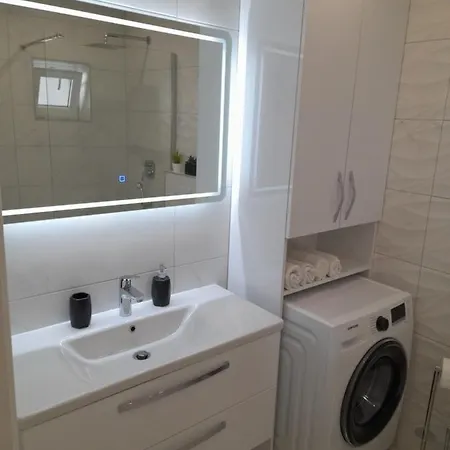 Kate Apartman *