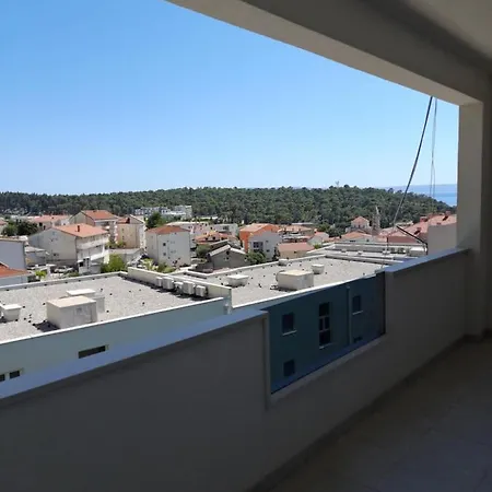 Kate Apartman *